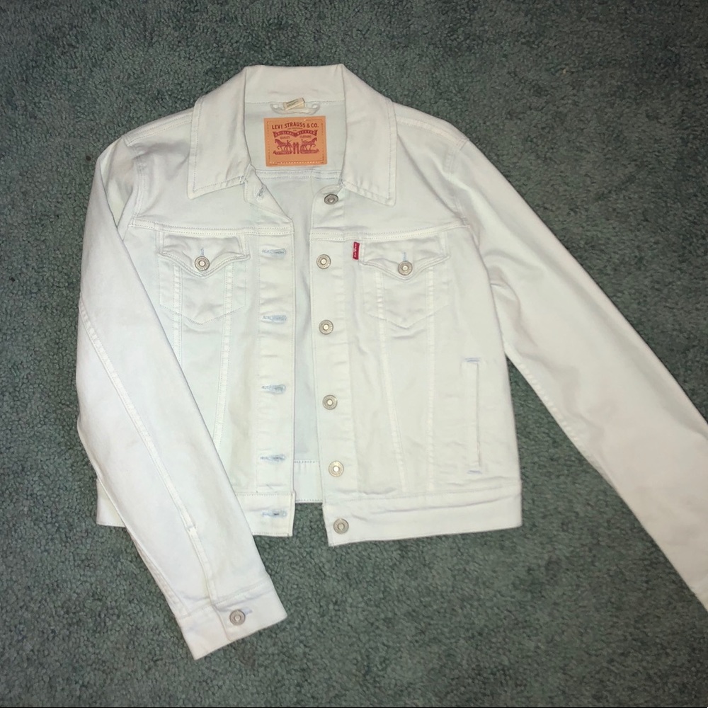 Light washed jean jacket